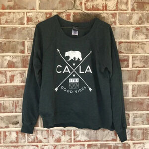 Modern Lux Green Graphic Cropped Bear Sweatshirt